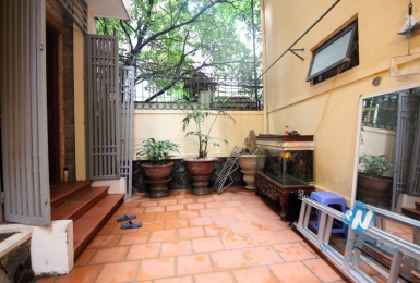 Cheap price house with 4 bedrooms for rent in Tay Ho.